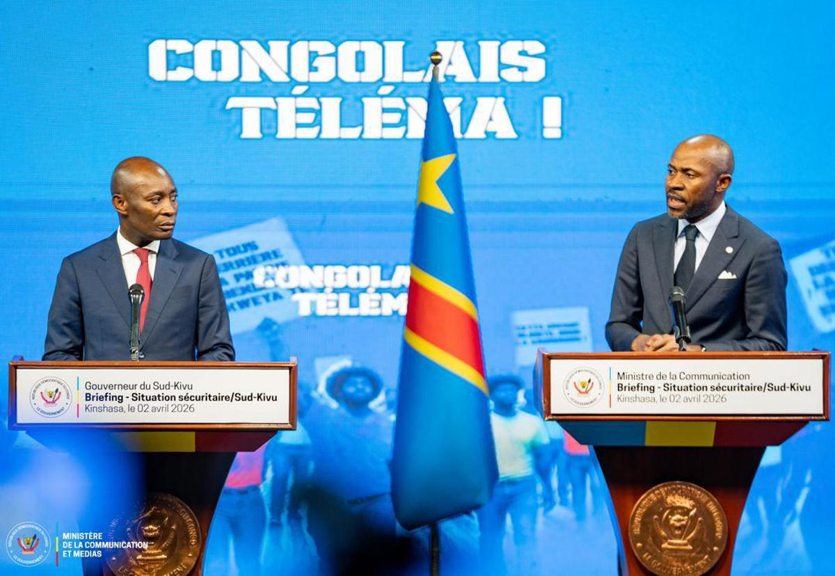 Le Gouverneur Jean-Jacques Purusi Sadiki et le Ministre de la Communication lors du briefing presse &agrave; Kinshasa