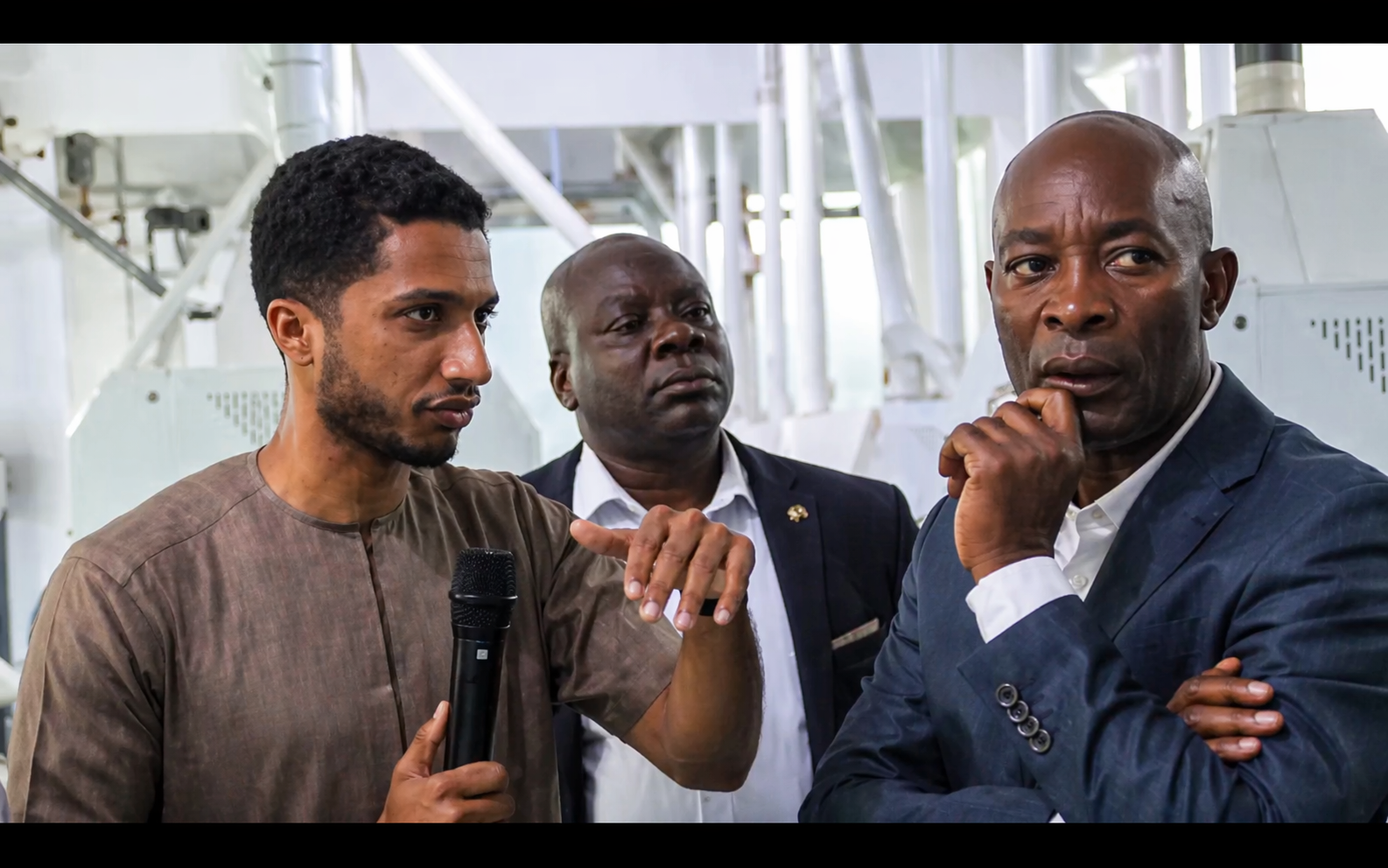 Le Gouverneur Jean-Jacques Purusi Sadiki en visite dans une unit&eacute; industrielle &agrave; Dar es Salaam, Tanzanie &mdash; 22 avril 2026