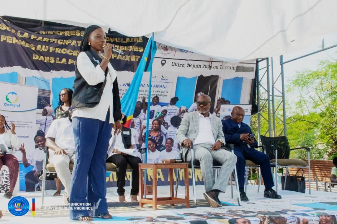  Sud-Kivu : le Vice-Gouverneur et Gouverneur intérimaire de la Province du Sud-Kivu, Jean-Jacques M'YEWA ELAKANO participe à une tribune d'expression des jeunes organisé par CEDEJ-GLAC à Uvira style=