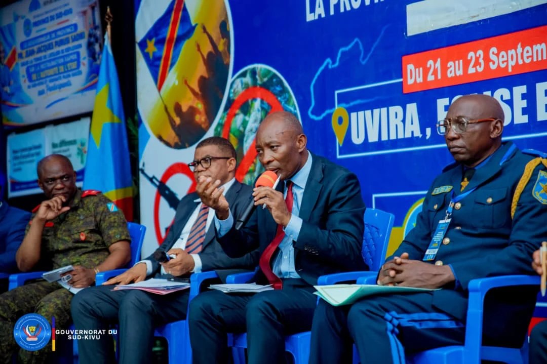 Le Gouverneur Jean-Jacques Purusi Sadiki intervient lors de la deuxième journée de l’atelier de réflexion sur la restauration rapide de l’autorité de l’État à Uvira