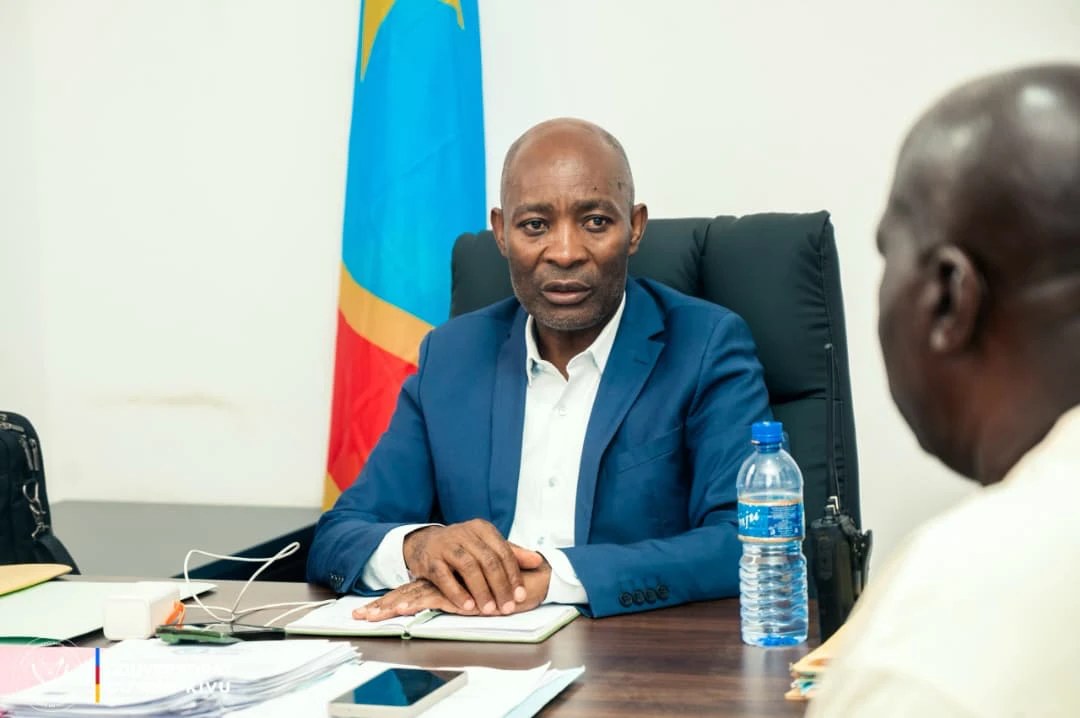 Le Gouverneur Jean-Jacques Purusi Sadiki reçoit la délégation du Club des pétroliers à son Cabinet provisoire de Kilomoni à Uvira