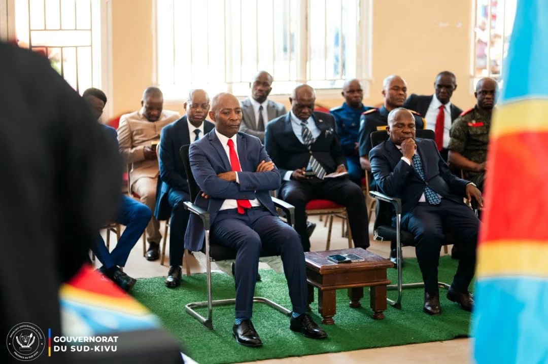 Le Gouverneur Jean-Jacques Purusi Sadiki assiste à l’audience de renouvellement de serments à la Cour d’Appel du Sud-Kivu à Uvira