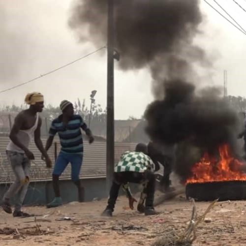 Sud-Kivu : Quatre morts dans une manifestation anti MONUSCO à Uvira, Théo NGWABIDJE KASI appelle au calme et institue des enquêtes